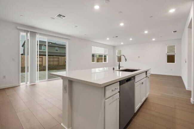 Building Photo - BRAND NEW BUILD 3000SQFT HOUSE FOR RENT