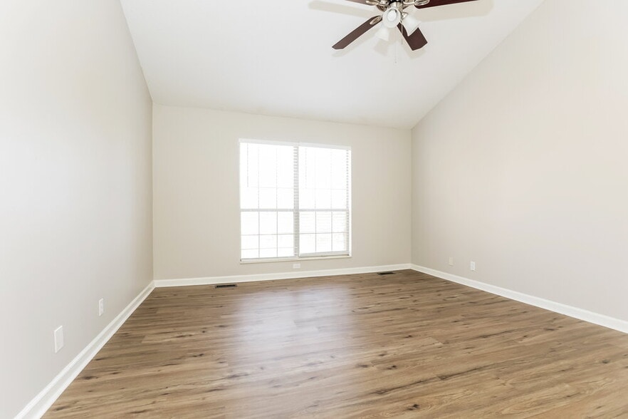 Building Photo - 401 Newberry Ct