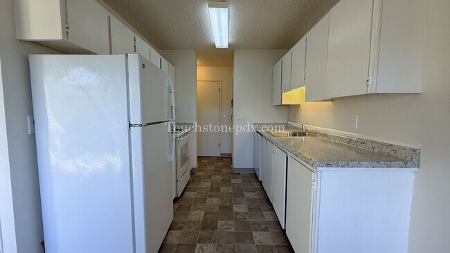 Building Photo - Charming 1-Bedroom Apartment in the Heart ...
