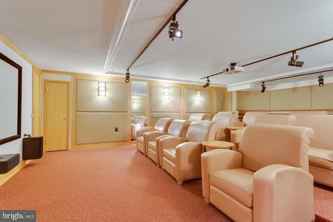 Building Photo - 616 E St NW