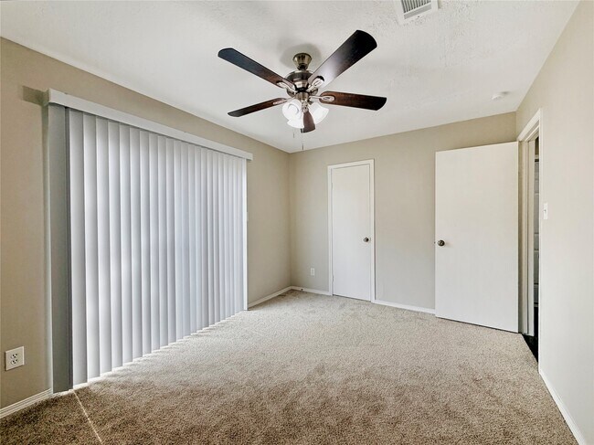 Building Photo - 3230 Sycamore Springs Dr