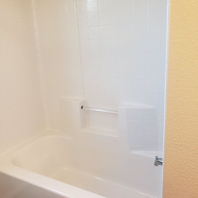 Building Photo - AB1452