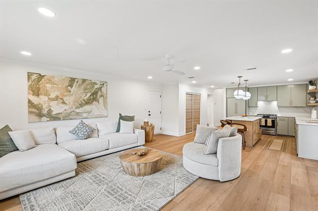 Building Photo - 6646 Town Bluff Dr