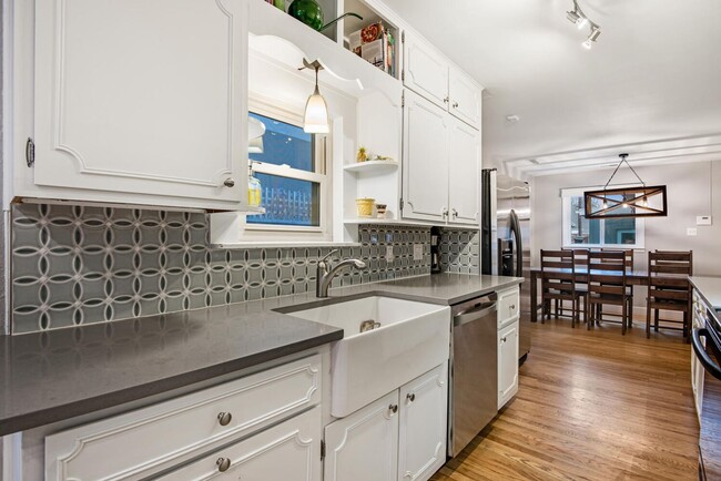 Building Photo - Beautifully Renovated Home in the Berkley ...