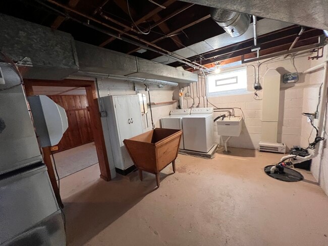 Building Photo - 123 Gould Ave