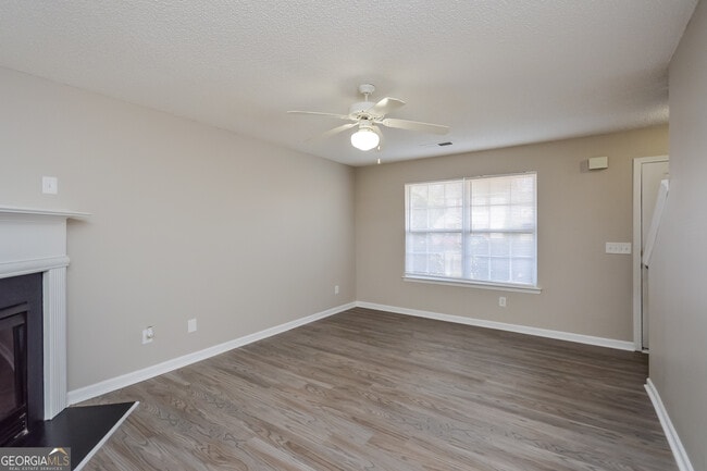 Building Photo - 325 Coral Cir