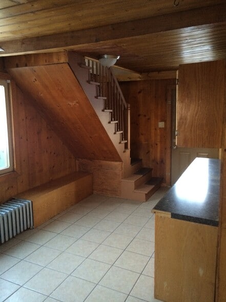 Building Photo - 401 E Ryan Rd