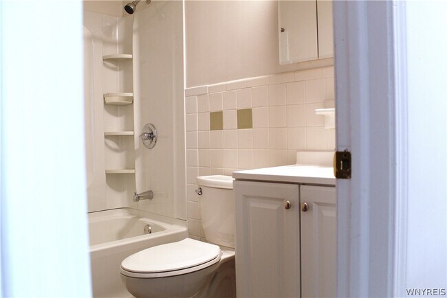 Building Photo - 116 Berehaven Dr