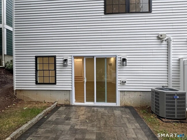 Building Photo - 38 Golden Hill St