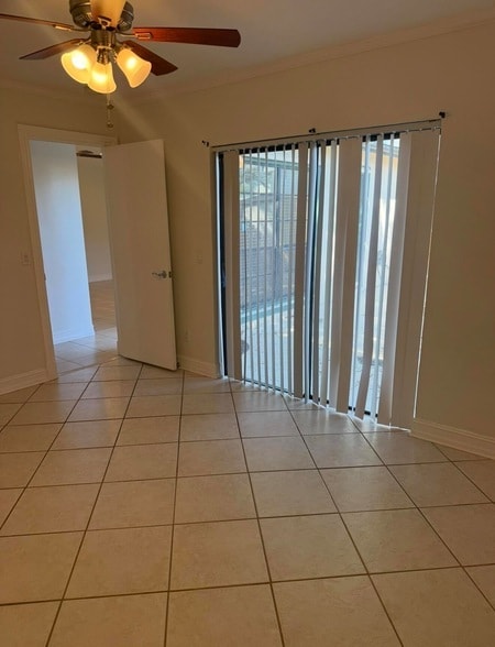 Building Photo - 1005 Manor Dr