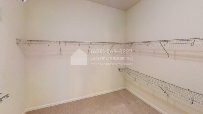 Building Photo - 401 Crescent Ct