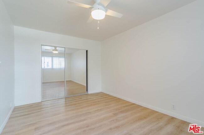 Building Photo - 758 N Hudson Ave