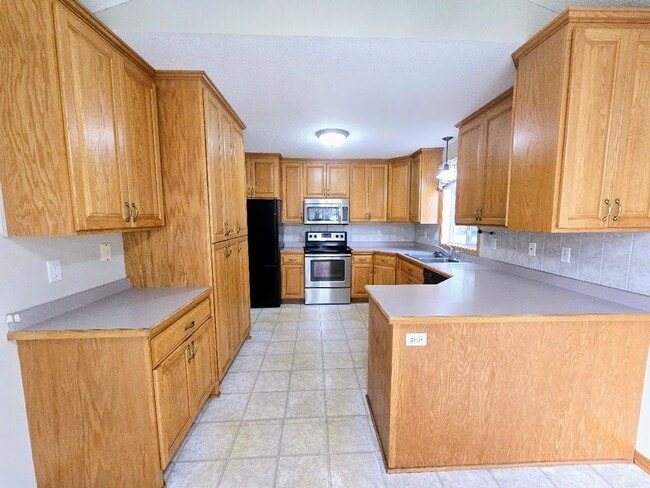 Building Photo - Charming 2-Bedroom, 2-Bathroom Home with Sunroom & Patio in Woodbury, MN