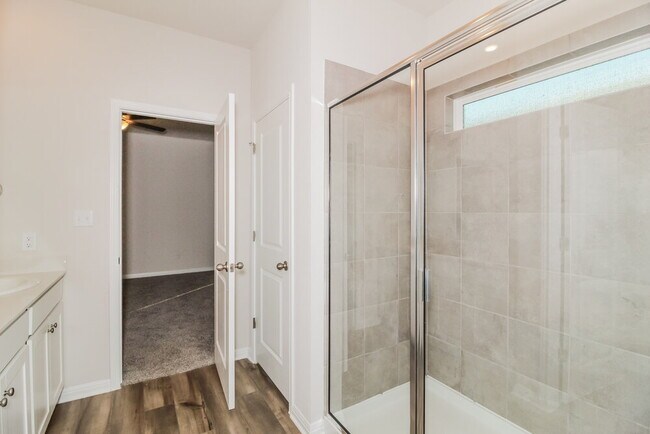 Building Photo - 116 Oakdale Meadows Ln