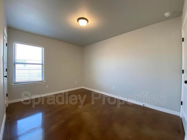 Building Photo - 1006B Sparrow Cove