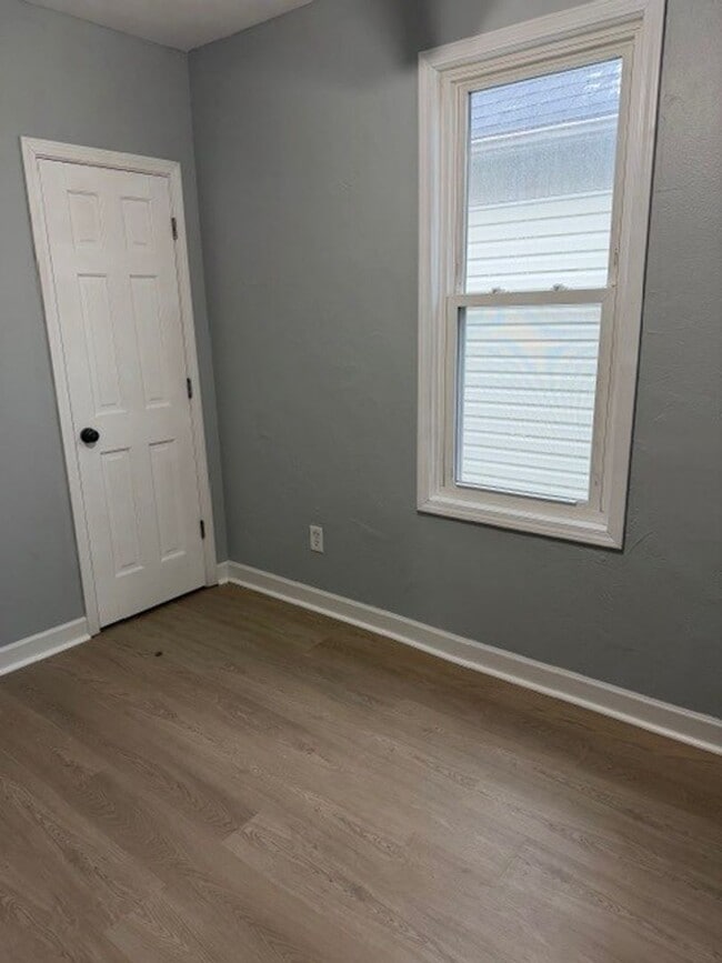 Building Photo - Newly Renovated 3-Bedroom Upper Duplex – Brand New Everything!