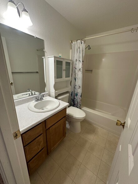 Full Bath - 1103 SE Excalibur Dr