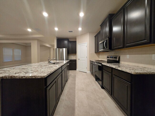 Building Photo - Welcome to the beautiful Finley Woods comm...