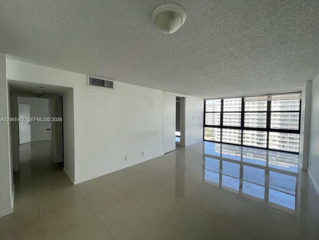 Building Photo - 2049 S Ocean Dr