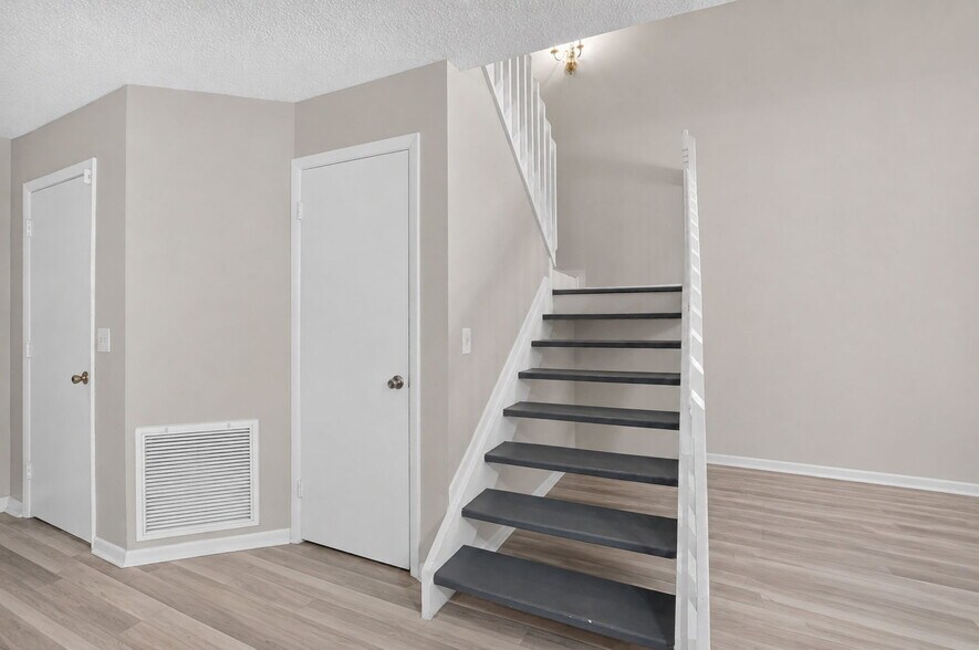 Building Photo - 5314 Sapphire Vly