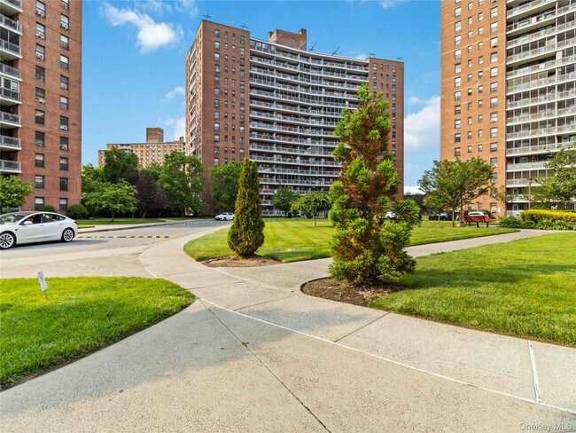 Building Photo - 61-25 98th St