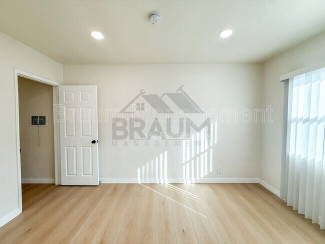 Building Photo - 7339 Woodman Ave