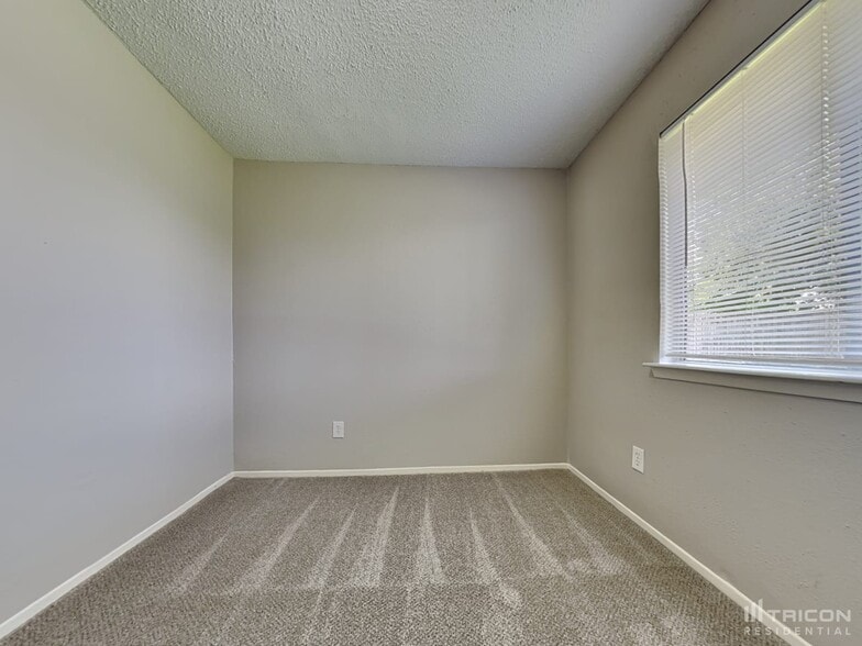 Building Photo - 17803 Glenmark Dr