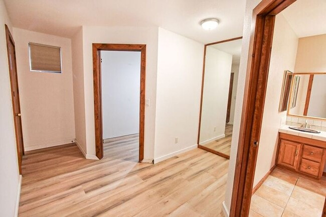 Building Photo - Modern 3 Bed Home for Rent in Riverside CA 92507 Garage Available