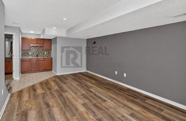 Building Photo - 1651 SW Arlan Dr