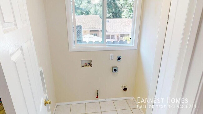 Building Photo - 2446 Liberty Ln