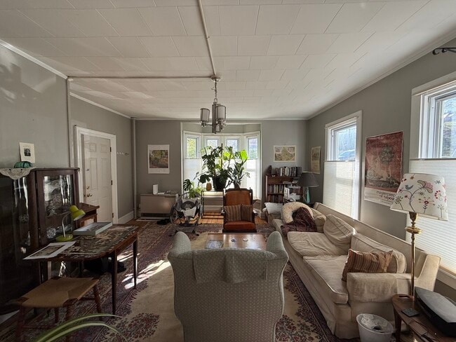 Building Photo - 10 Gilman St