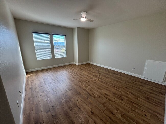 Building Photo - Spacious 4-Bedroom Home with Downstairs Bed/Bath & Full Community Access in Valencia!