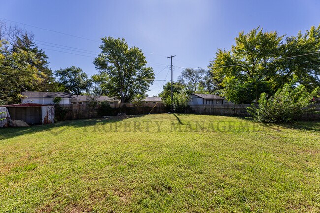 Building Photo - 3210 S Bonn St