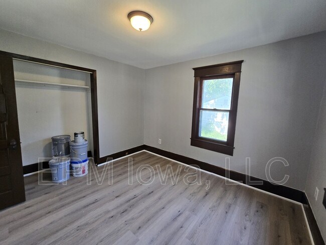 Building Photo - 124 Moir St