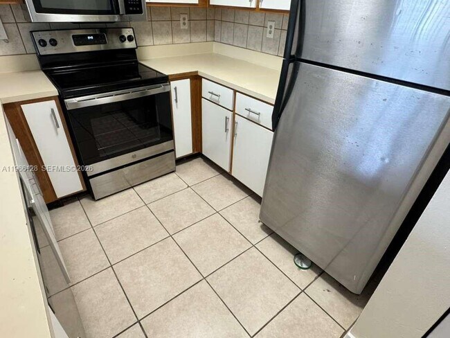 Building Photo - 2445 SW 18th Terrace