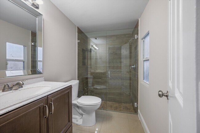 Building Photo - 1137 NE 1st Ave.