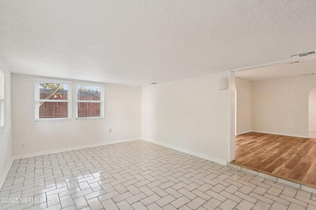 Building Photo - 409 Sailfish Dr E