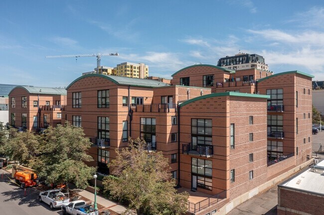 Building Photo - 930 Acoma St