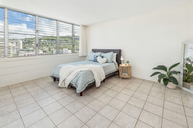 Building Photo - Conveniently Located Studio - Available April 1st