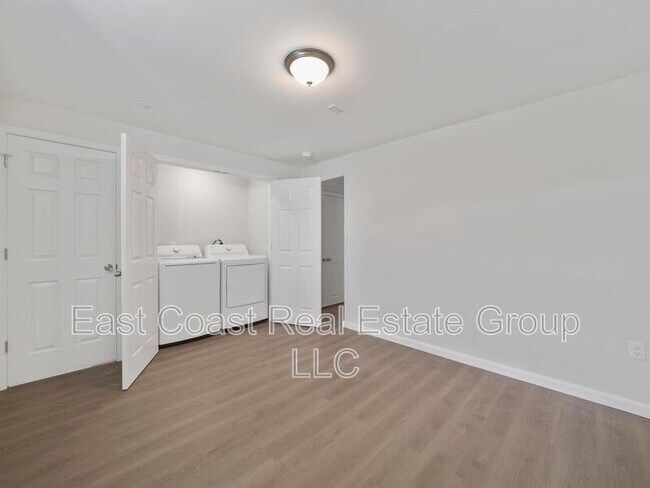 Building Photo - 105 Natural Way