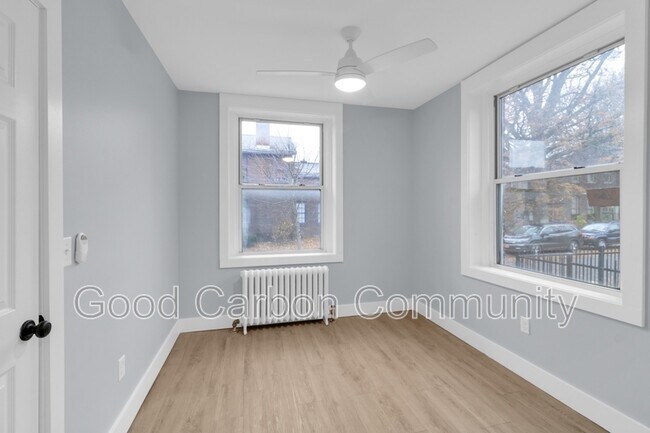 Building Photo - 131 Allen St