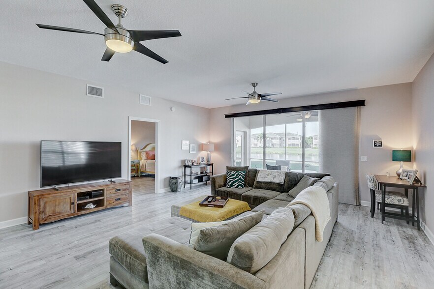 Building Photo - 6634 7th Avenue Cir W