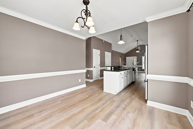 Building Photo - 2517 Sawgrass Dr