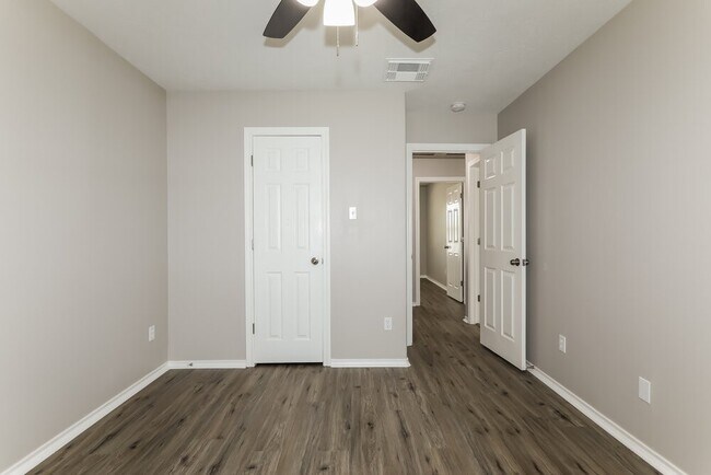 Building Photo - 6363 Bright Falls Ln