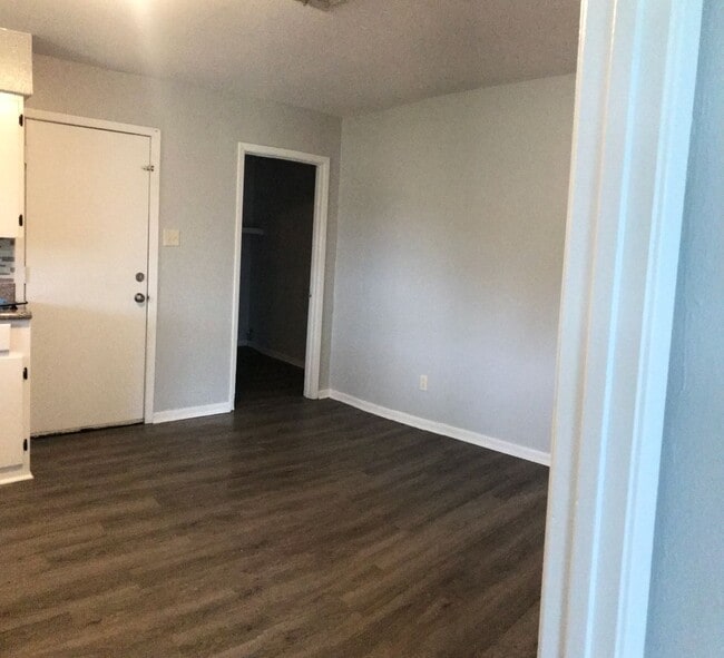 Building Photo - 304 Latin Dr