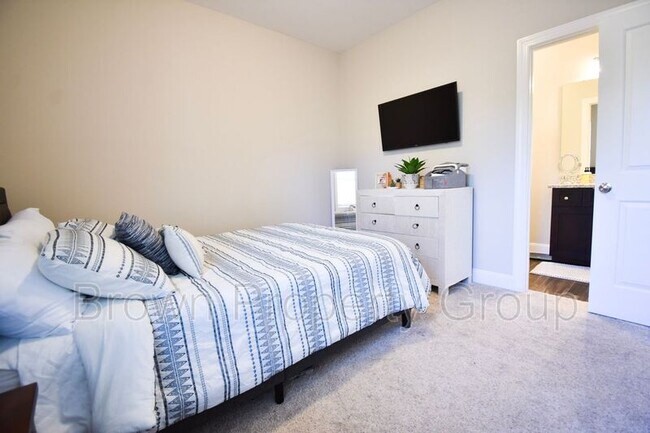 Building Photo - 517 Rempstone Ln