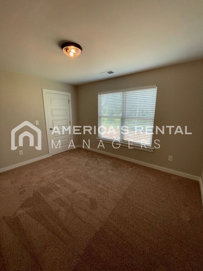 Building Photo - Home for Rent in Weaver, AL!!! Available to View Now! PRICE REDUCTION!! Sign a 13-month lease by ...