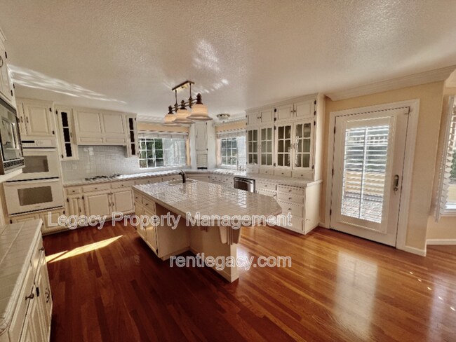Building Photo - 2552 Cotswold Hill Dr