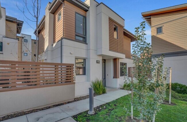 Building Photo - 15107 Shore Dr