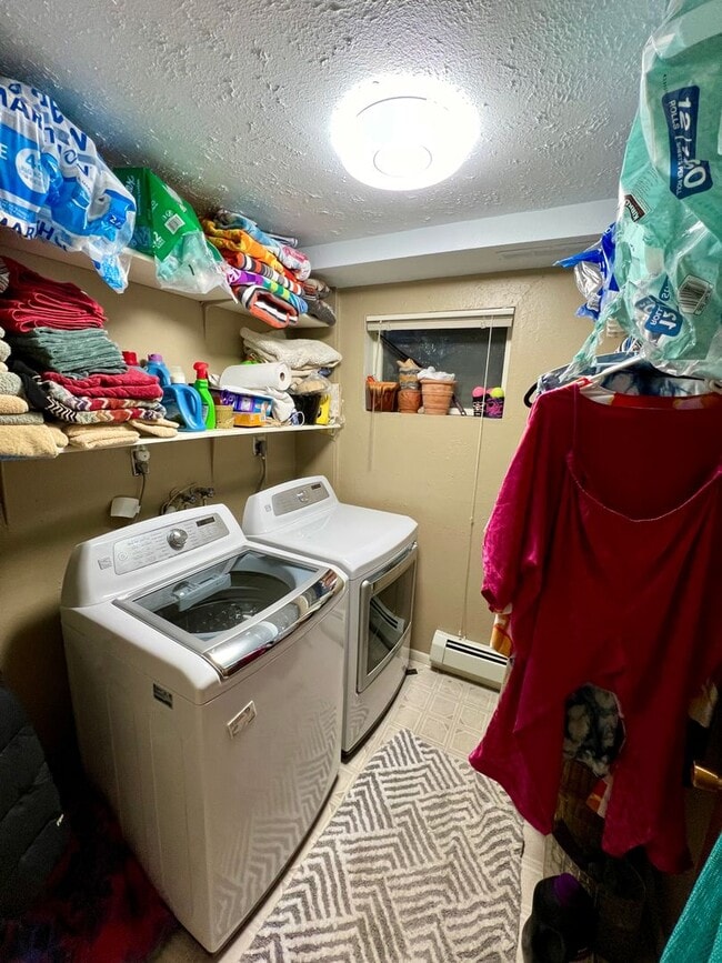 Building Photo - Pet Friendly 4 Bed 3 Bath Single Family Home on Westside W/ Fully Fenced yard, Attached Garage!